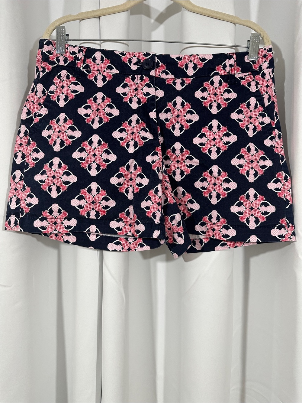 Crown & Ivy Pineapple Print Shorts Size 8 Navy Pink Coastal Preppy Stretch Short